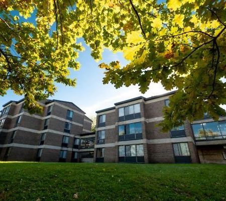 Отель Au Campus Шербрук Экстерьер фото