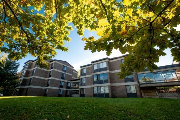 Отель Au Campus Шербрук Экстерьер фото